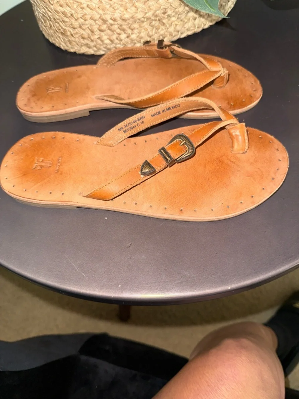 Frye Leather Buckle Thong Sandals in Tan Size 6 Made in Mexico - Picture 4 of 11